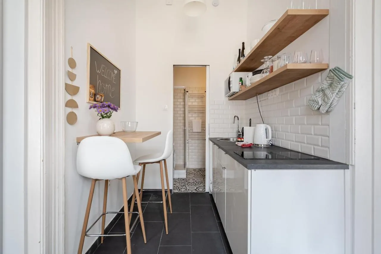 Solar System Apartment With Gallery بودابست