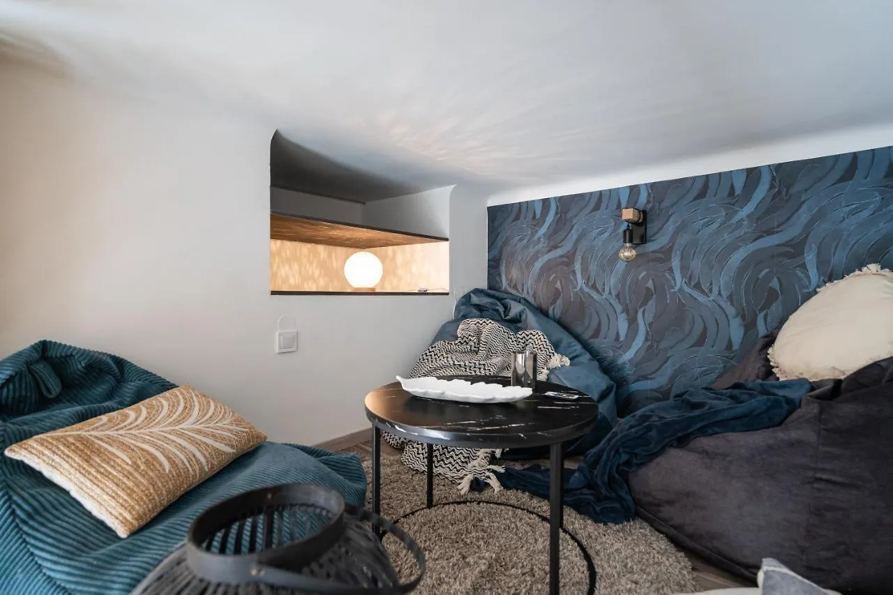 Solar System Apartment With Gallery بودابست 0*,