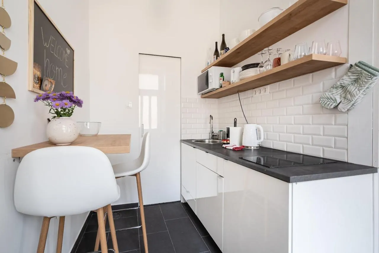 Solar System Apartment With Gallery بودابست