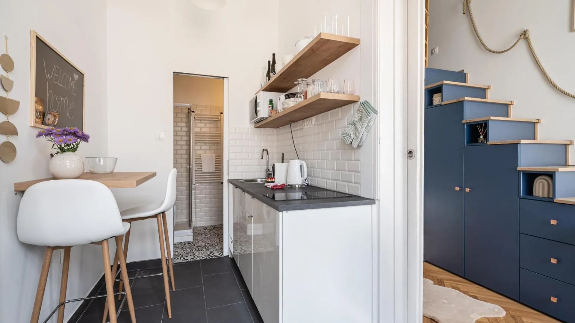 Solar System Apartment With Gallery بودابست 0*,