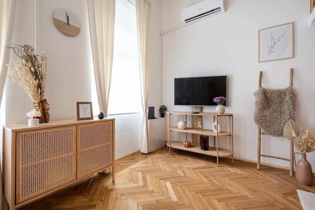 Solar System Apartment With Gallery Budapest
