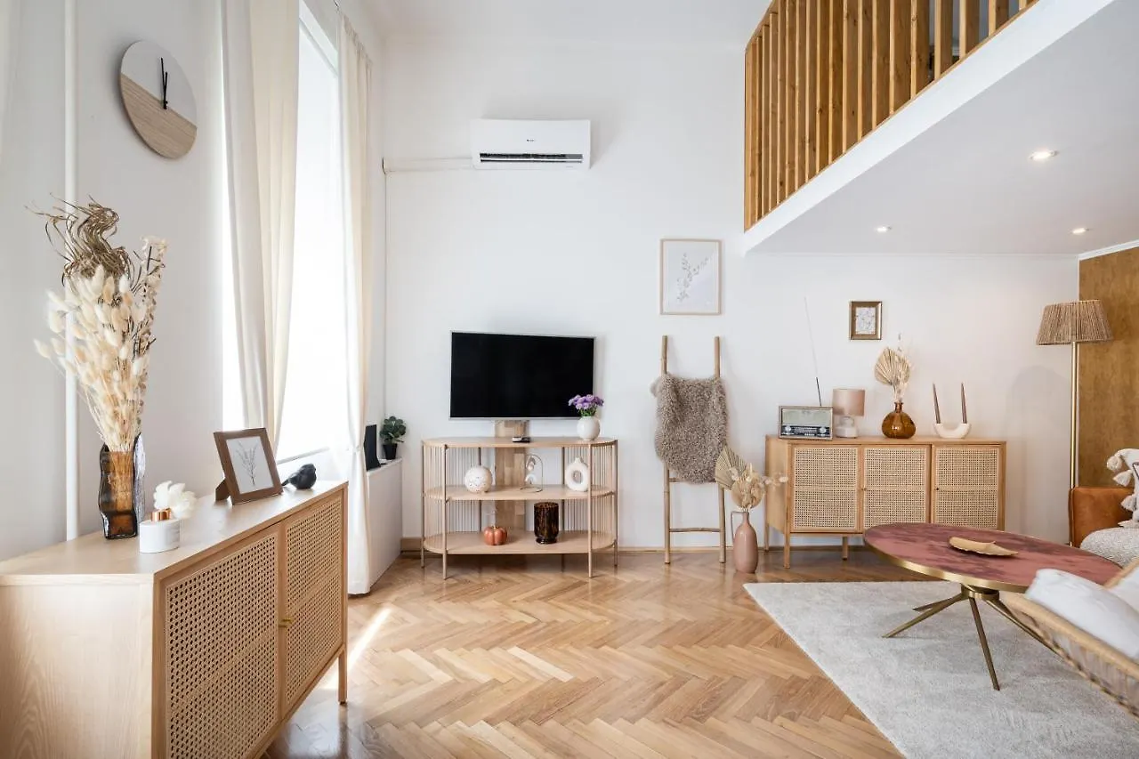 Solar System Apartment With Gallery Budapest