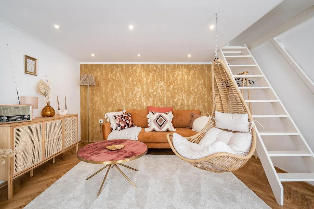 Solar System Apartment With Gallery Budapest