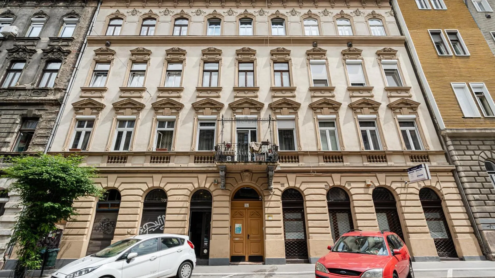 Solar System Apartment With Gallery Budapest Hungary